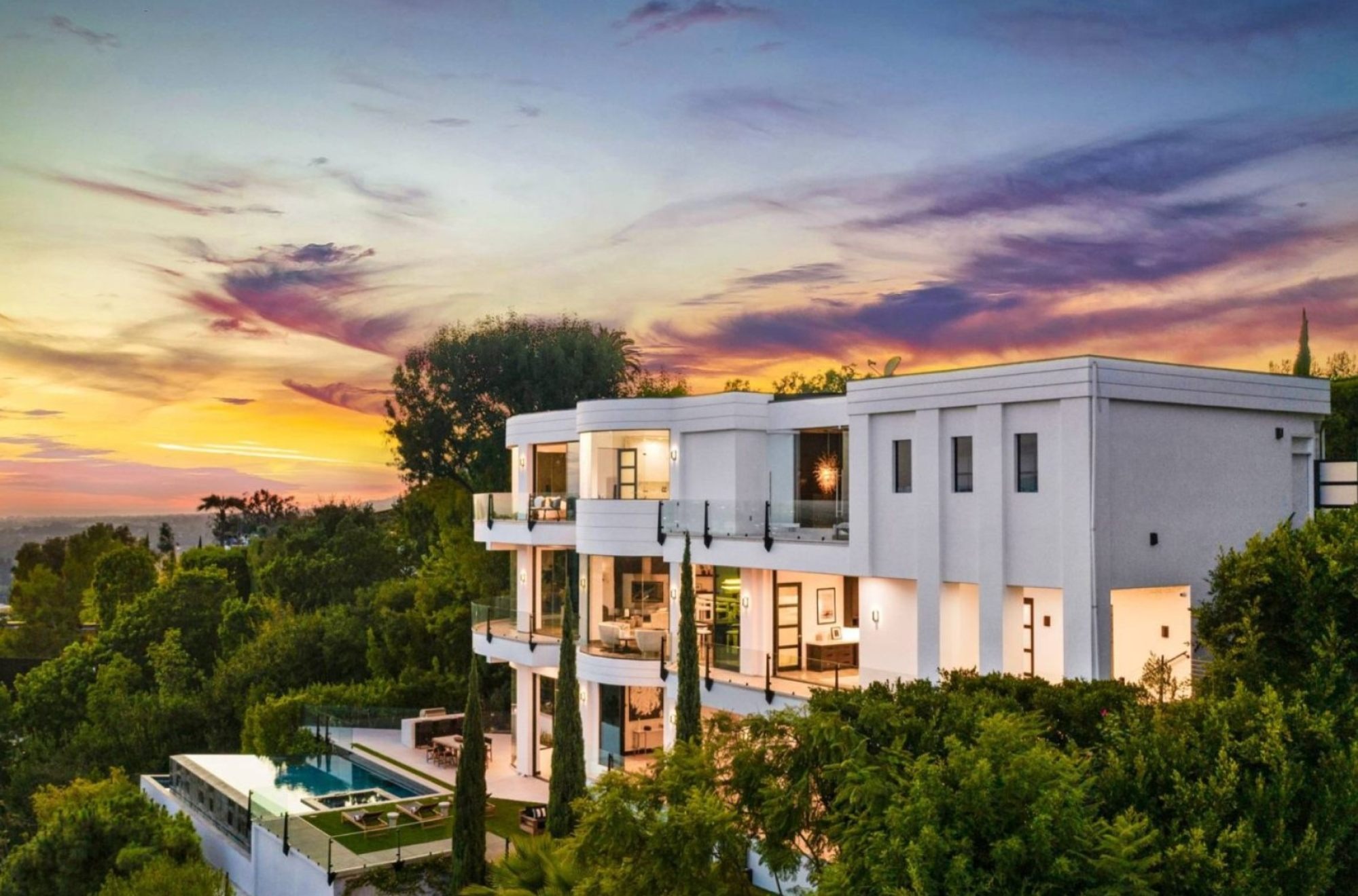 Dive into the huge mansion Sean Diddy bought to party and play